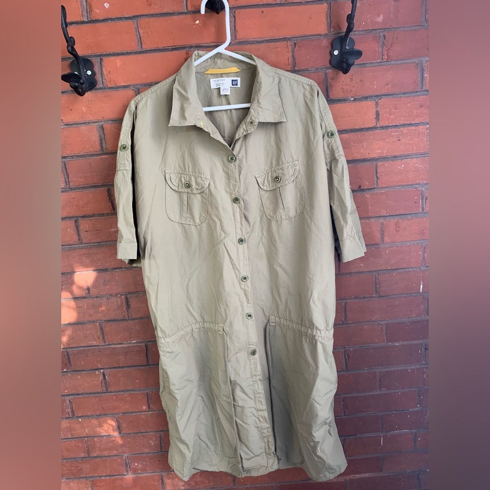 Gap button down dress. Size XL. Never worn.